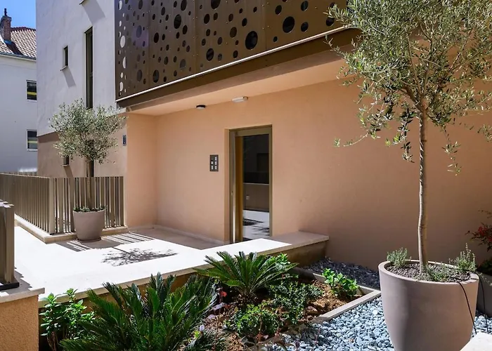 Luxury L 29, 스플리트