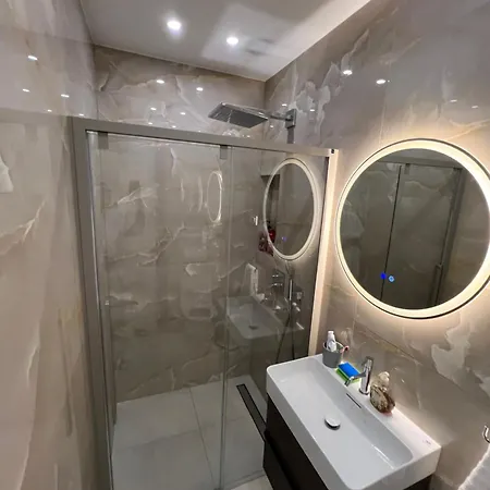 Luxury L 29 Apartment *