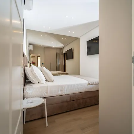 L 29 Luxury With Private Terrace, Апартаменти