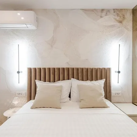 Luxury With Private Terrace, Σπλιτ