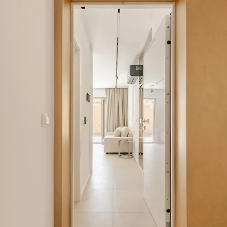 Luxury With Private Terrace, 아파트